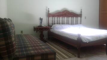 3 slaapkamers, een strijkplank/strijkijzer, gratis wifi