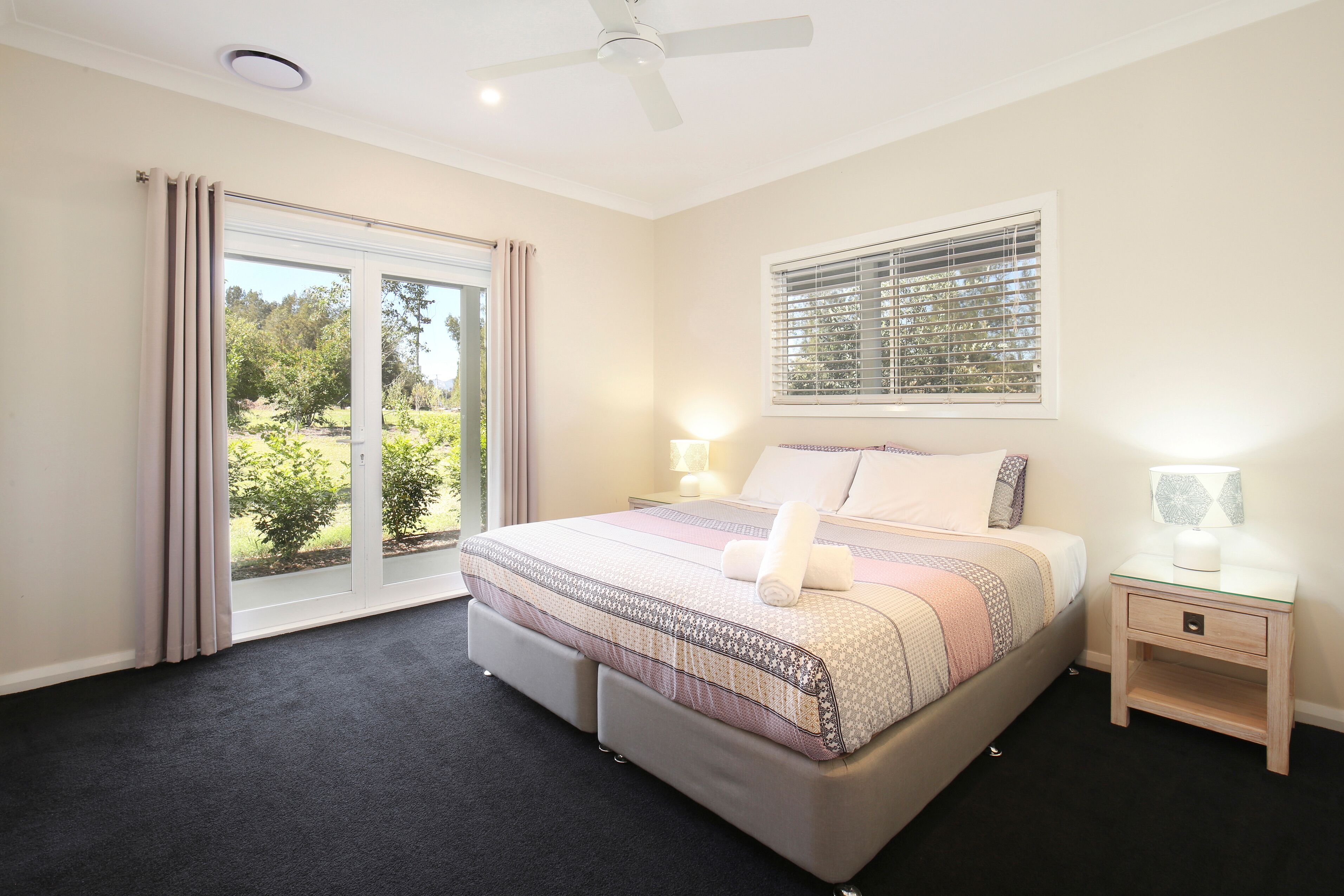 Casa Siena  Hunter Valley 5 king size rooms all with full en-suites. On vineyard — image 8