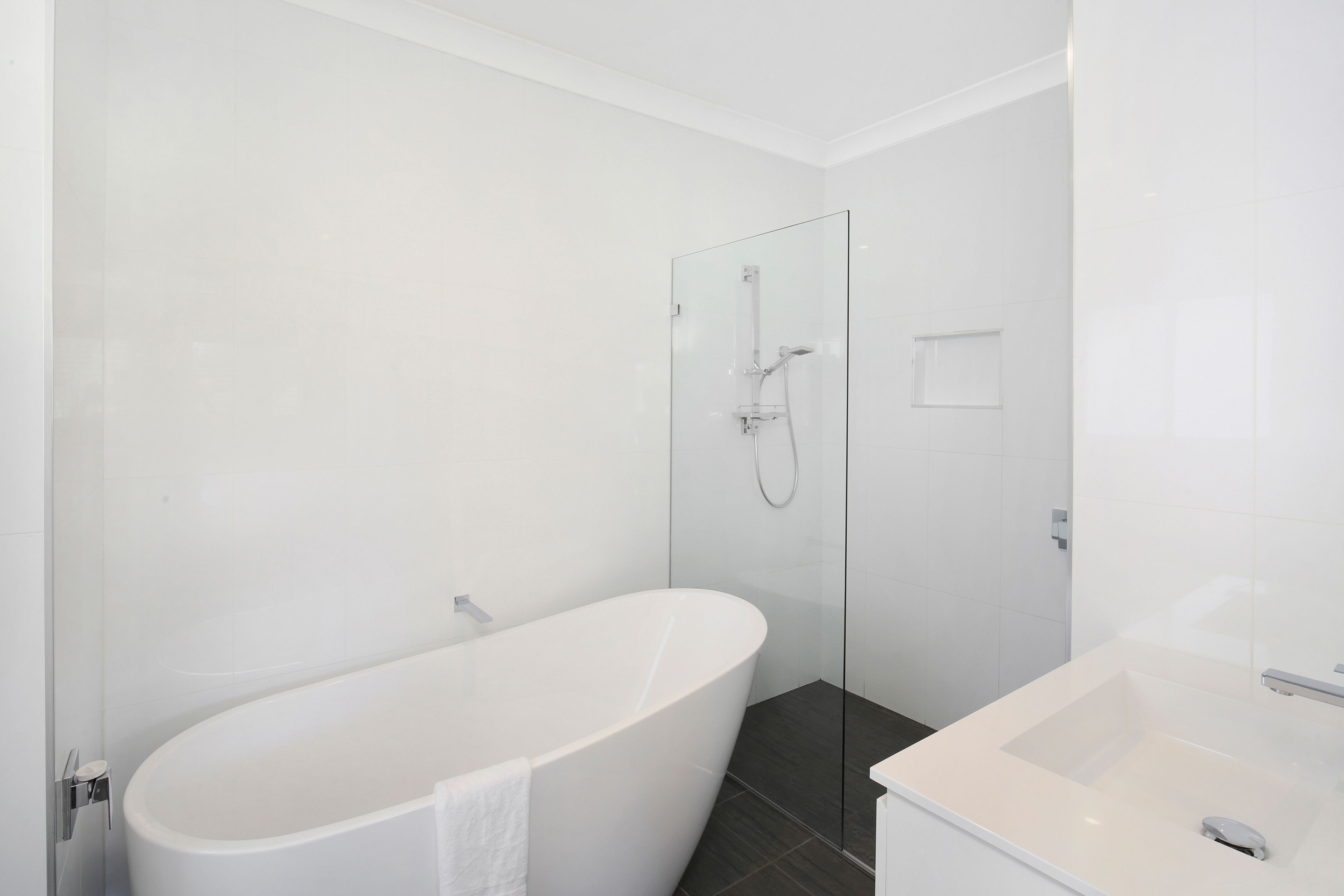 Casa Siena  Hunter Valley 5 king size rooms all with full en-suites. On vineyard — image 7