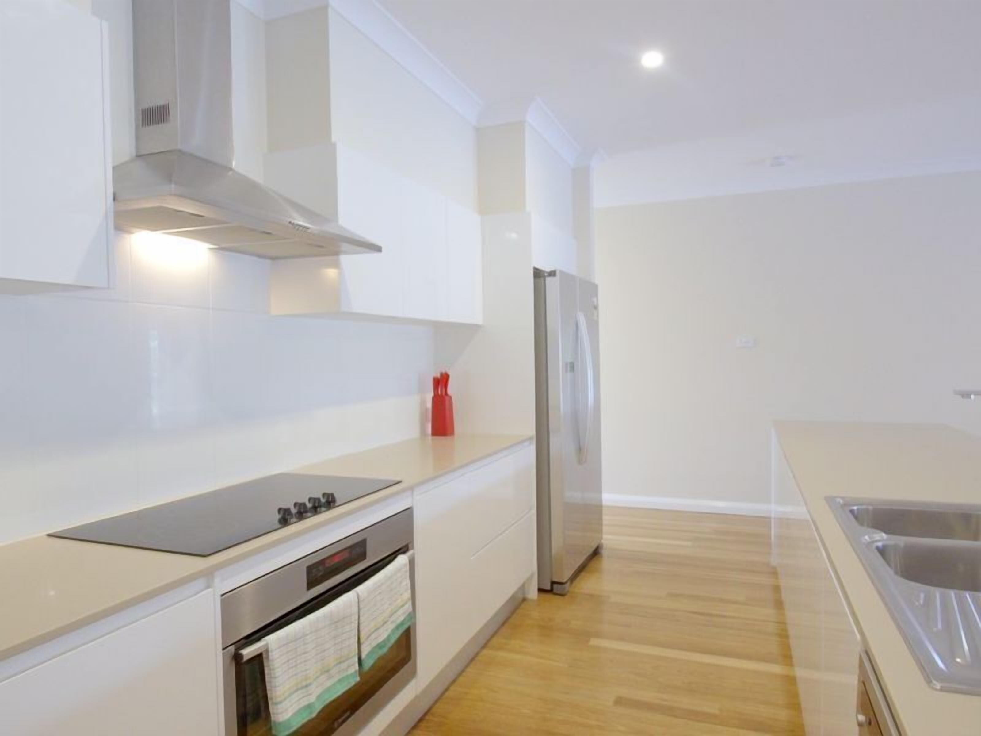 Casa Siena  Hunter Valley 5 king size rooms all with full en-suites. On vineyard — image 14