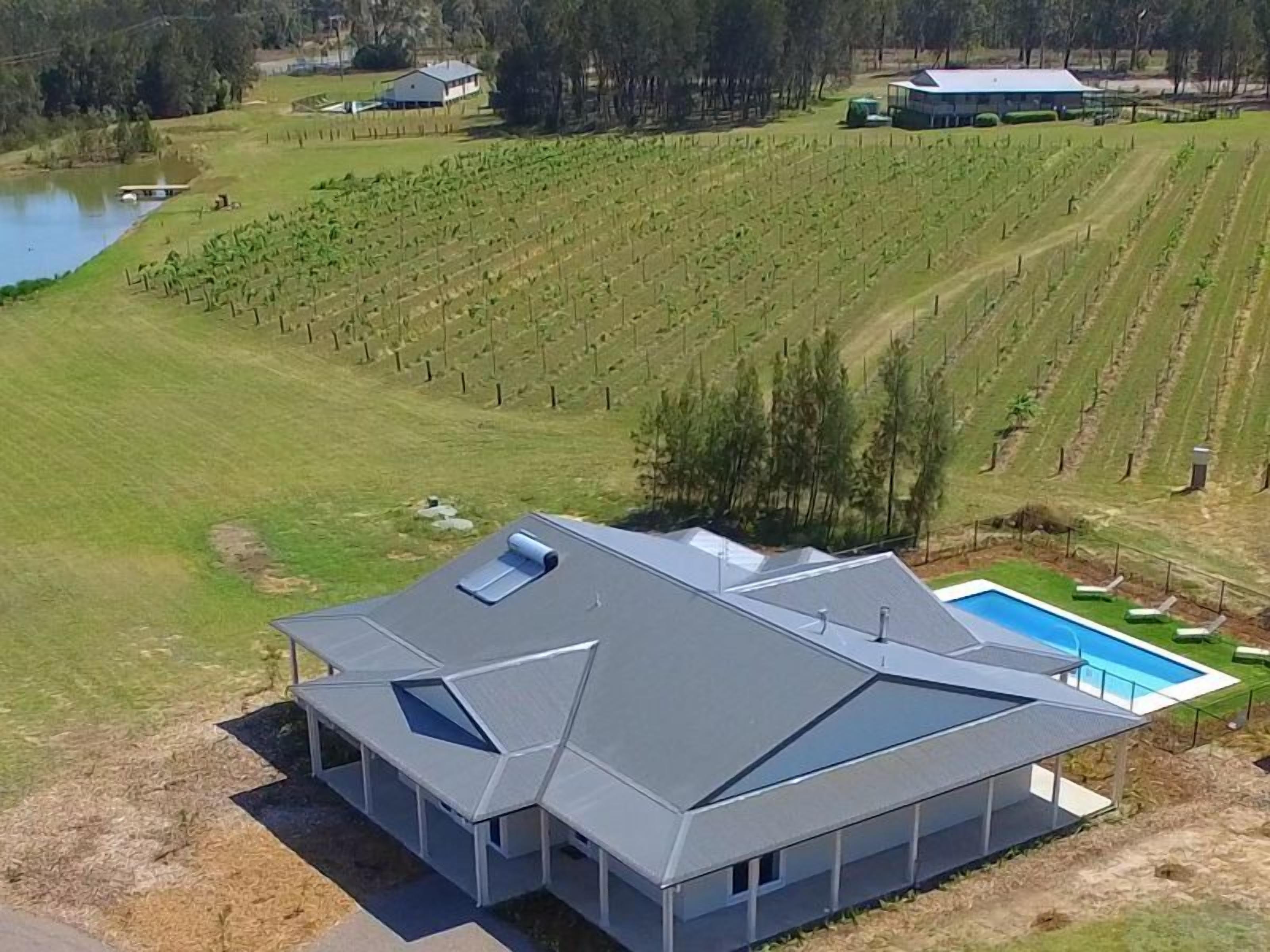 Casa Siena  Hunter Valley 5 king size rooms all with full en-suites. On vineyard — image 18