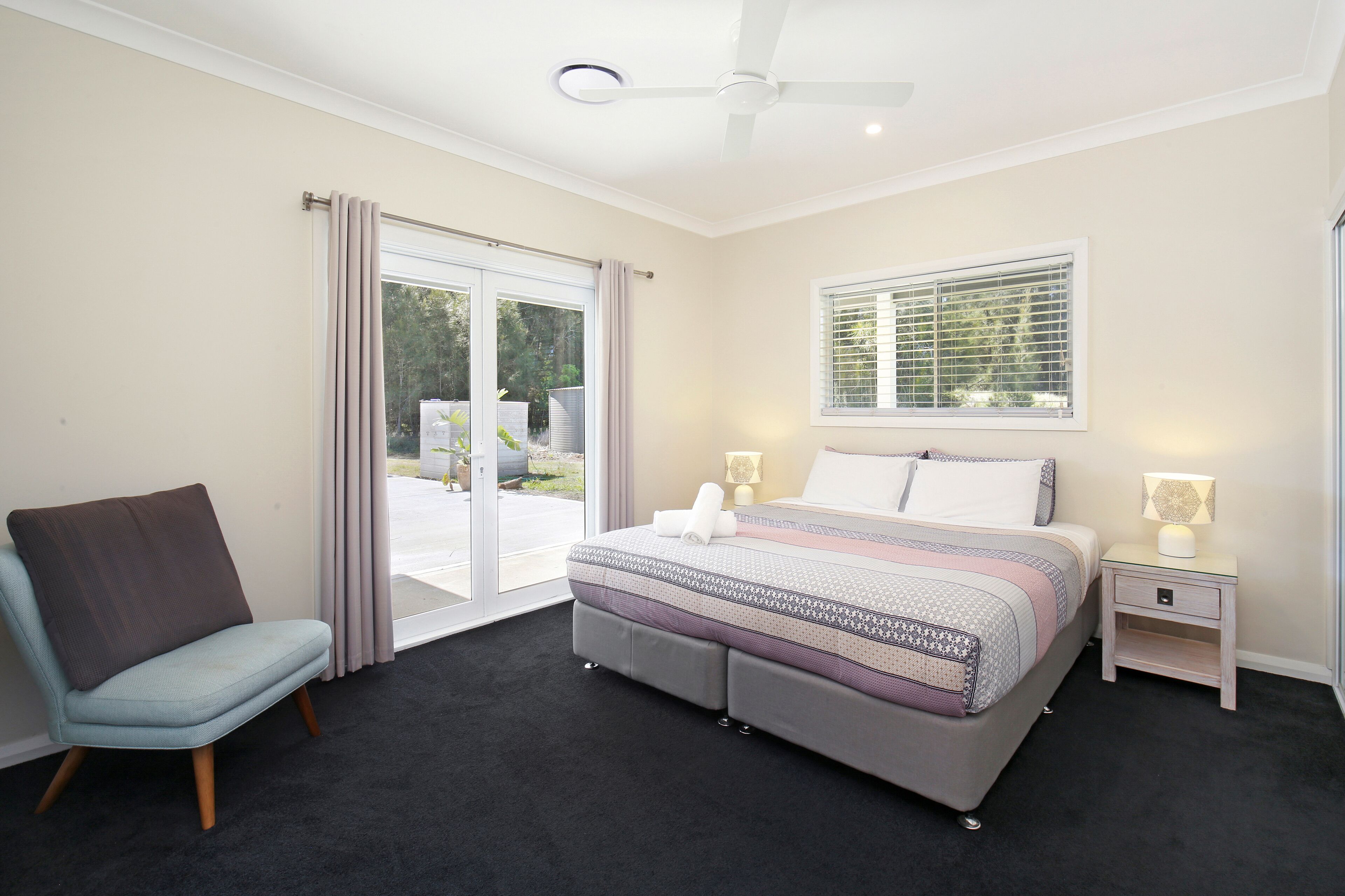 Casa Siena  Hunter Valley 5 king size rooms all with full en-suites. On vineyard — image 6