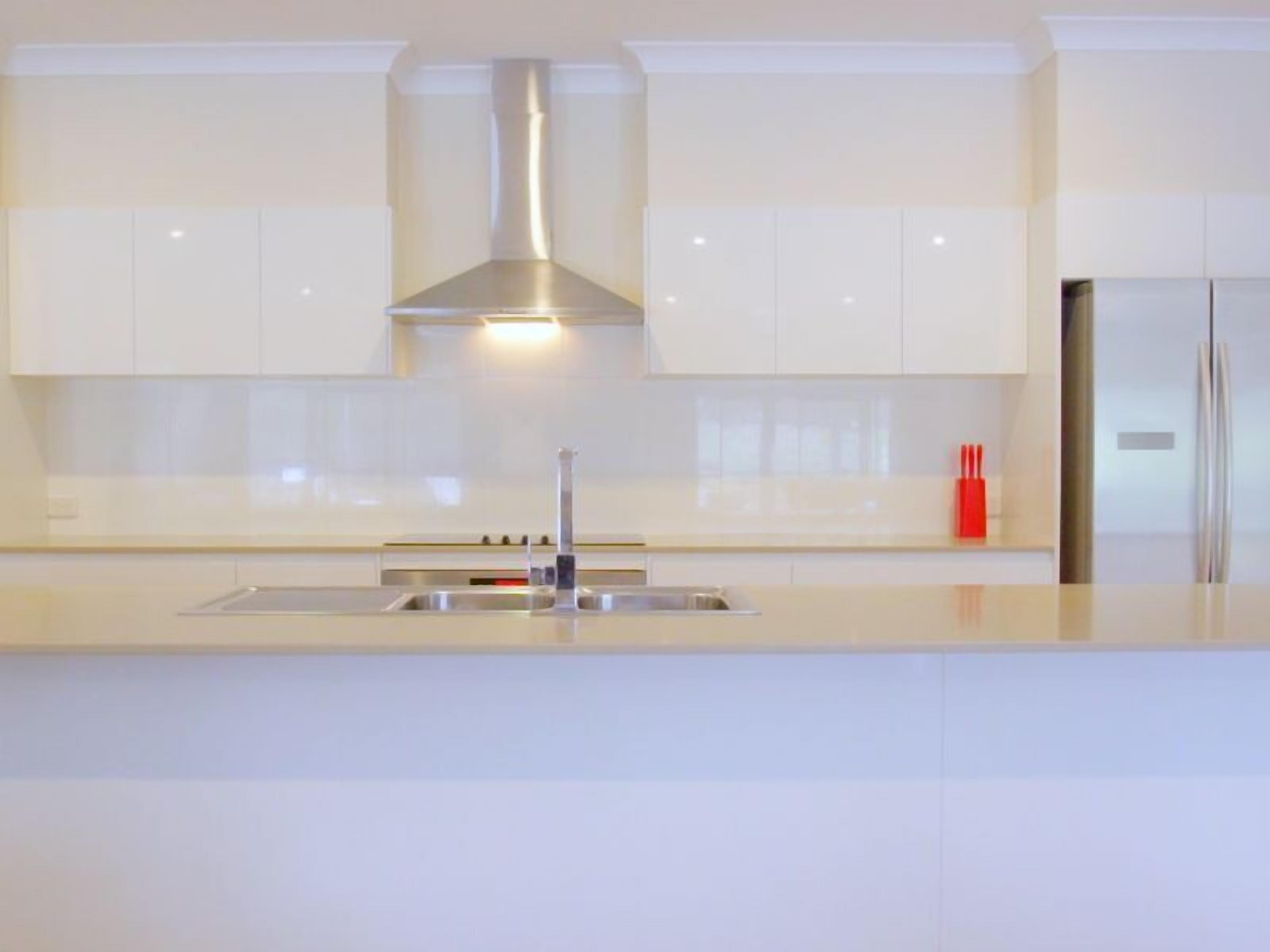 Casa Siena  Hunter Valley 5 king size rooms all with full en-suites. On vineyard — image 13