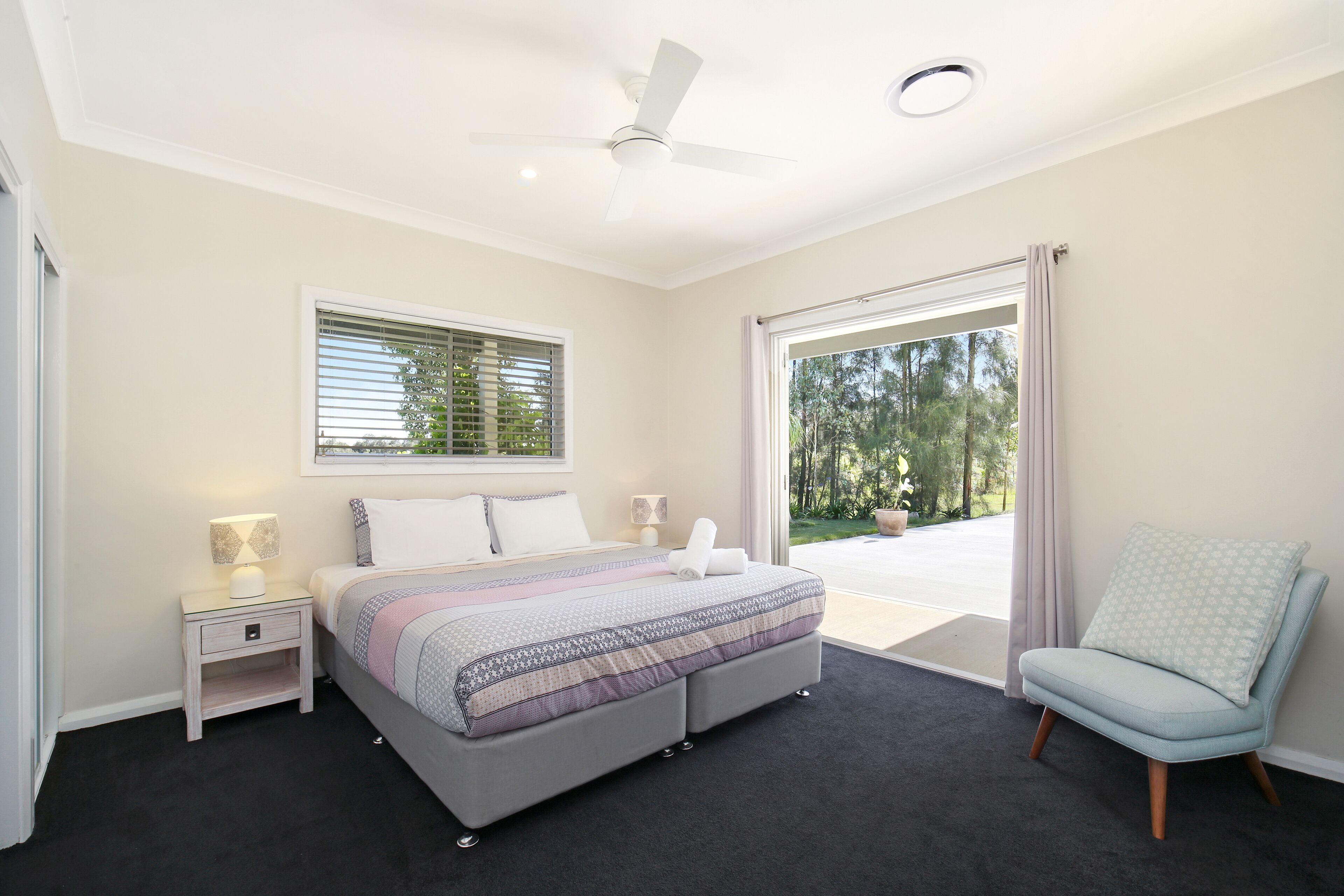 Casa Siena  Hunter Valley 5 king size rooms all with full en-suites. On vineyard — image 10