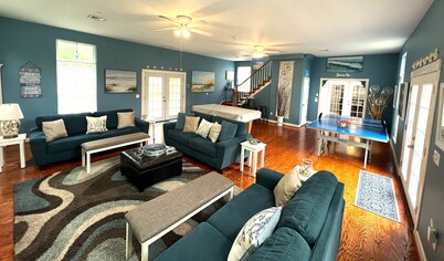 ALL SEASON FUN! Open Layout~XL Rec rm~Tennis/Pool tbs~Hot Tub~Fire Pit~Grill~FPs