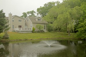 Exterior - ALL SEASON FUN! Open Layout~XL Rec rm~Tennis/Pool tbs~Hot Tub~Fire Pit~Grill~FPs (Ocean View)