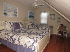 7 bedrooms, desk, iron/ironing board, WiFi - ALL SEASON FUN! Open Layout~XL Rec rm~Tennis/Pool tbs~Hot Tub~Fire Pit~Grill~FPs (Ocean View)