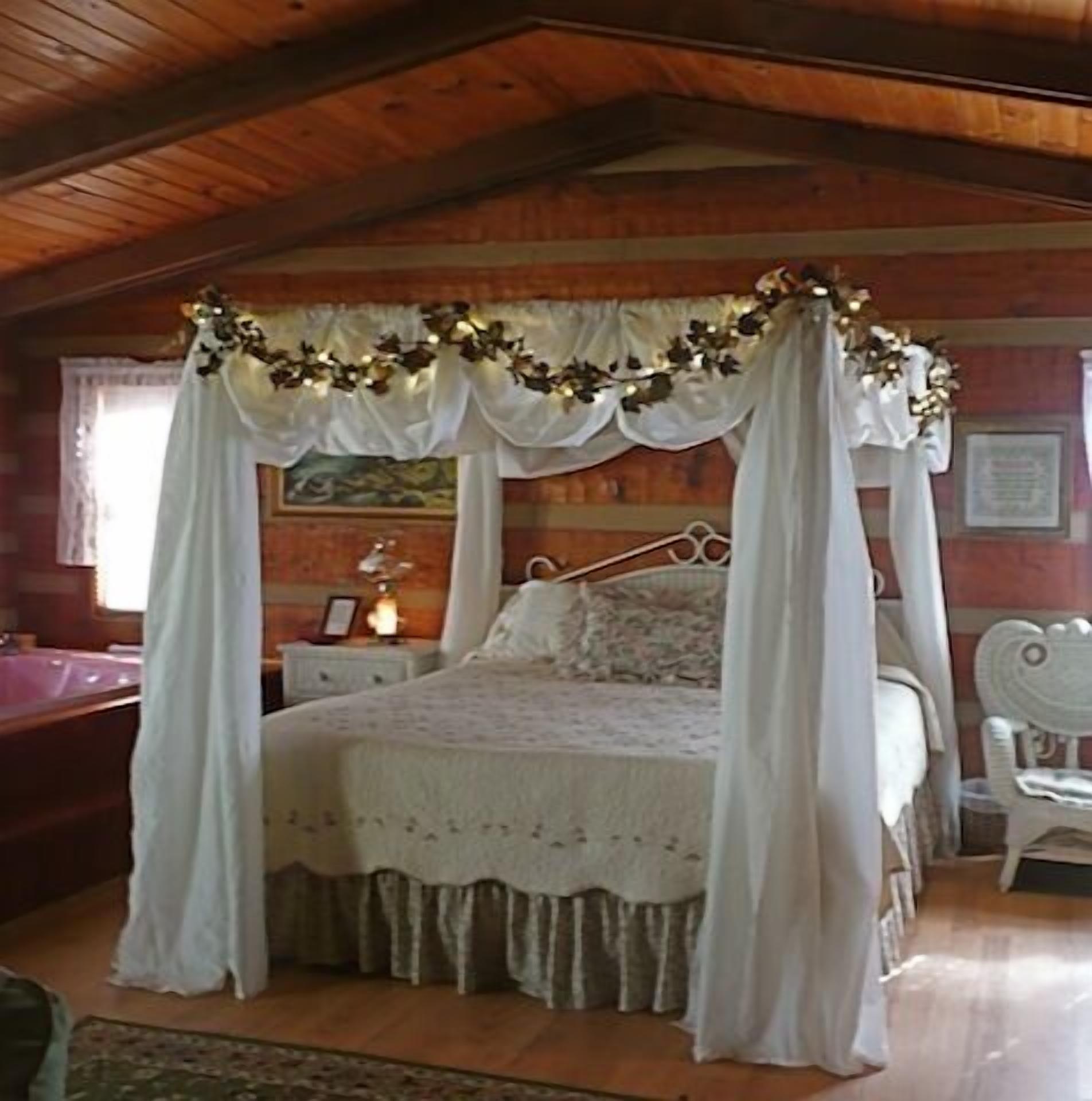 Laurelwood Falls Cabin-A Romantic Creek Side Retreat with Waterfalls too!