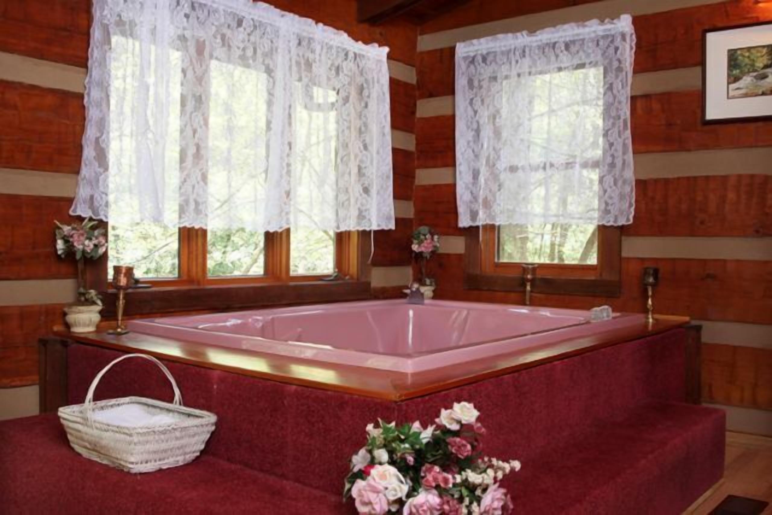 Laurelwood Falls Cabin-A Romantic Creek Side Retreat with Waterfalls too!