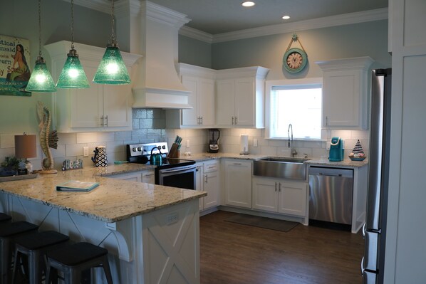 Fridge, microwave, oven, stovetop - Sea, Sand & Stars - Beautiful Home, 2 minute walk to Beach (Crystal Beach)