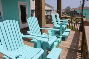 Property grounds - Sea, Sand & Stars - Beautiful Home, 2 minute walk to Beach (Crystal Beach)