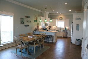 Dining - Sea, Sand & Stars - Beautiful Home, 2 minute walk to Beach (Crystal Beach)