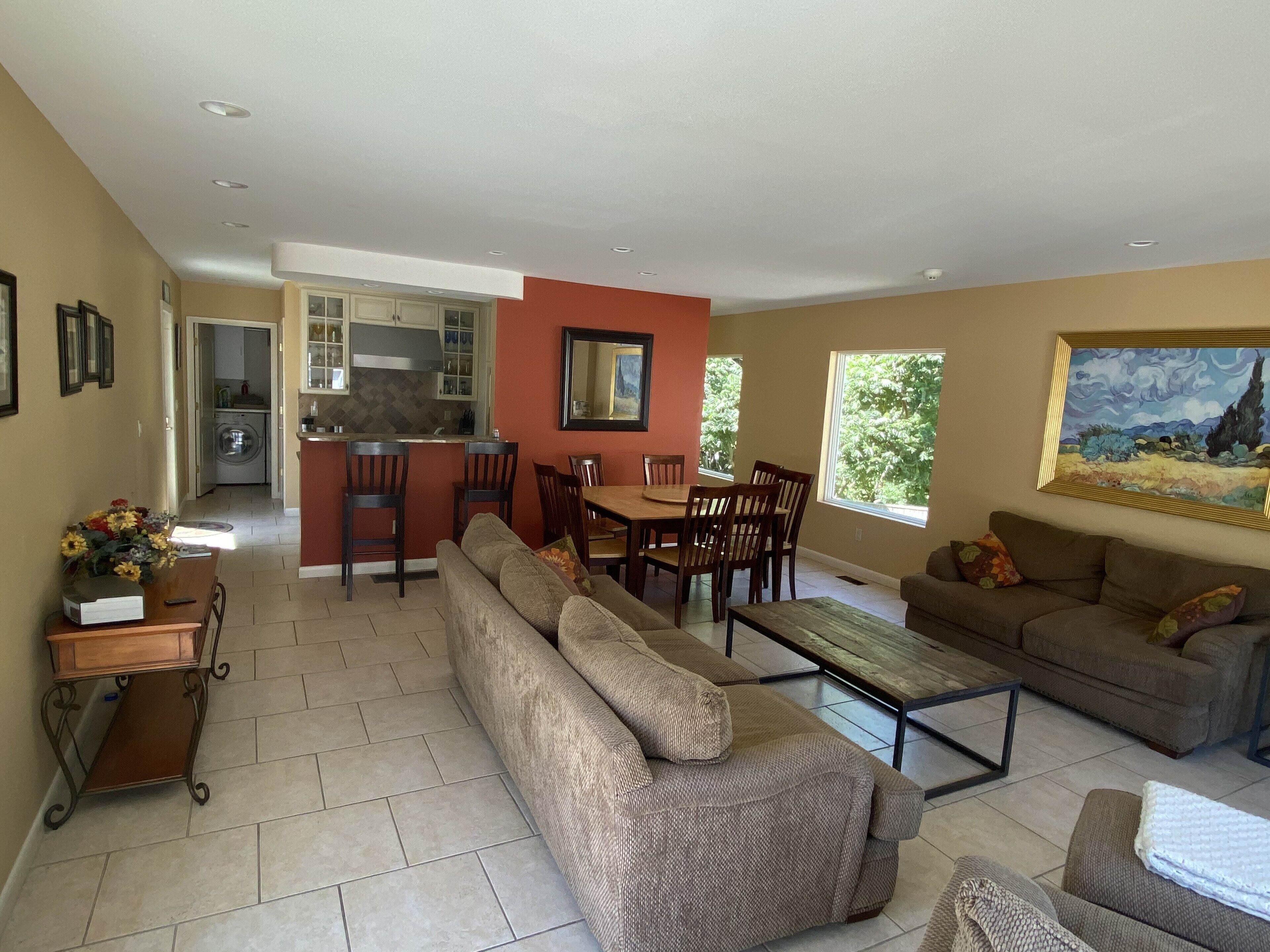 Ogunquit, Me  5 minute Walk to Footbridge Beach.