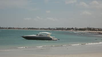 Na praia, espreguiçadeiras