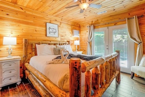 7 bedrooms, iron/ironing board, travel cot, Internet - ~ 1 Mi to Dollywood: Home w/ Hot Tub & Grill (Pigeon Forge)
