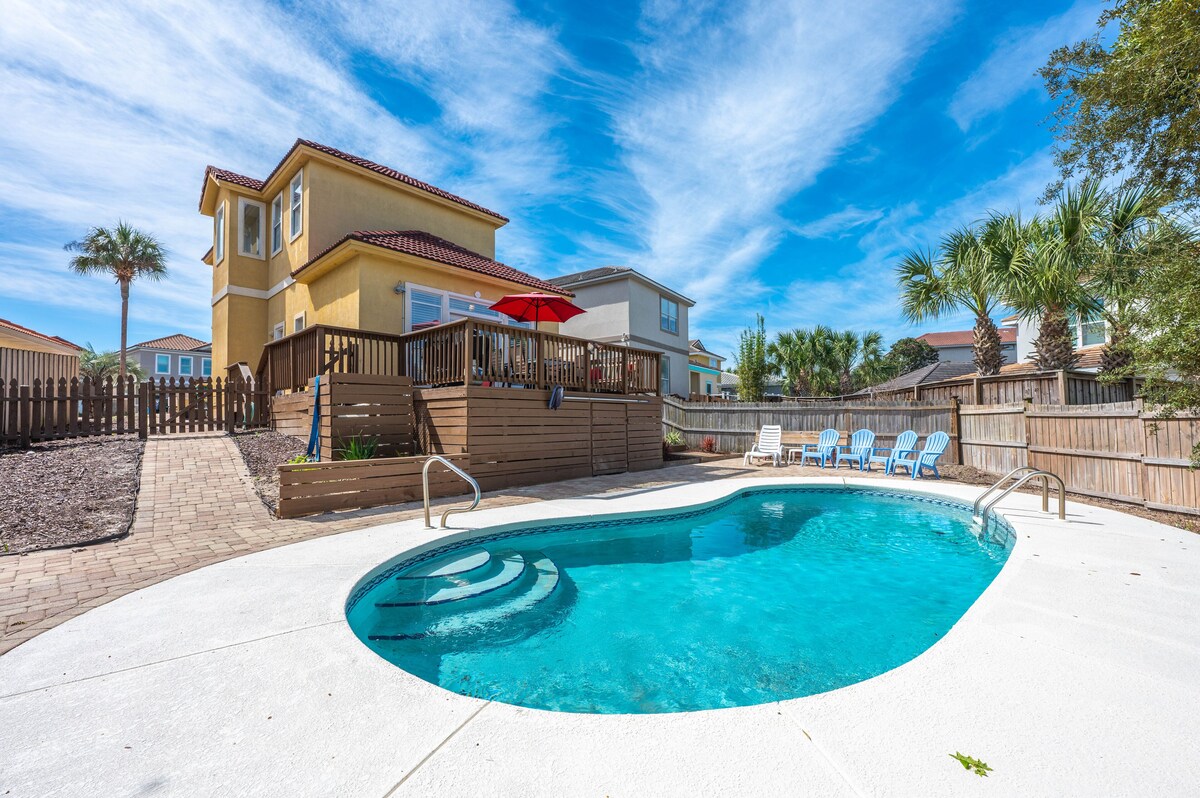 Photo 2 of Amazing location! Walk to the beach and enjoy our private pool!