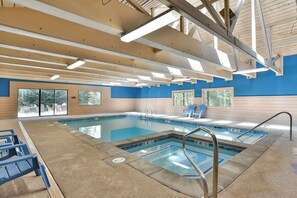 من حمّامات السباحة المغطاة، حمّام سباحة مُدفَّأ