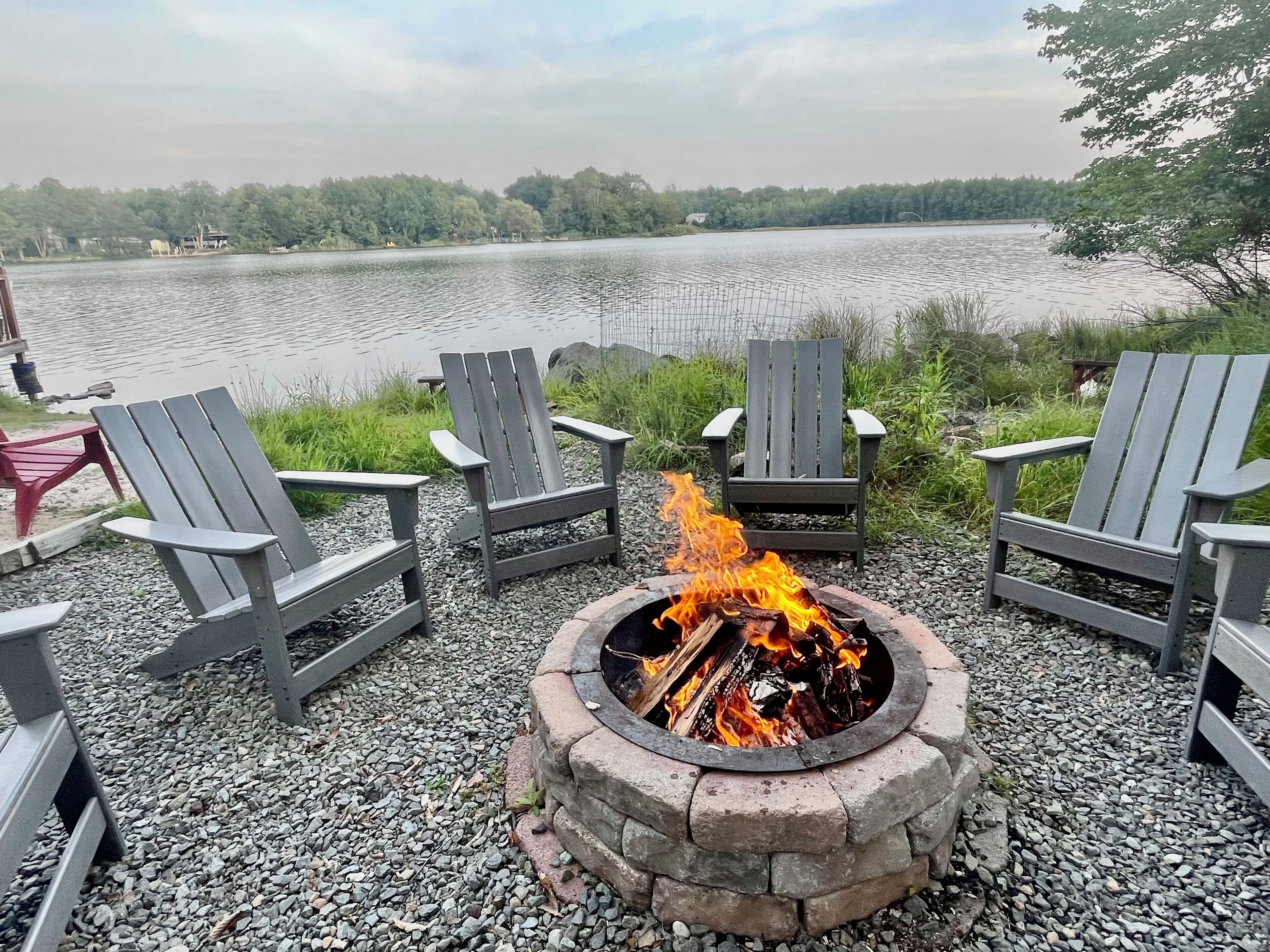 Lake House Retreat with Spectacular Views of the Lake and a hot tub