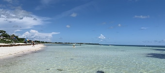 KCB-access Private Cabana Club, Dock on Canal, PET Friendly, Pickle ball courts