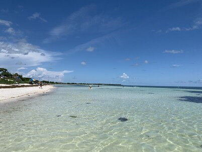 KCB-access Private Cabana Club, Dock on Canal, PET Friendly, Pickle ball courts