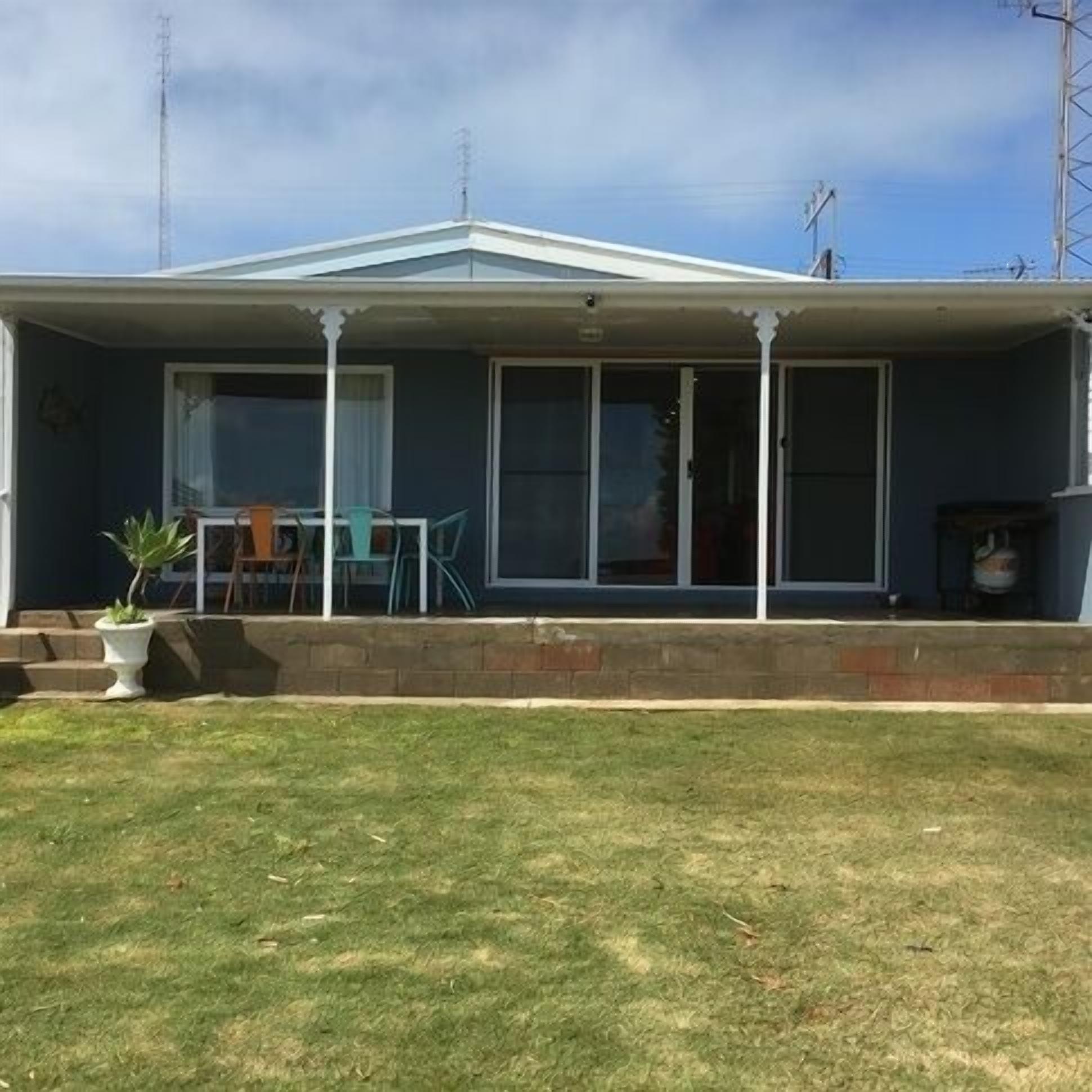 The Only white Beachfront House in pt Broughton - 3 Beds + spa PET Friendly — image 19