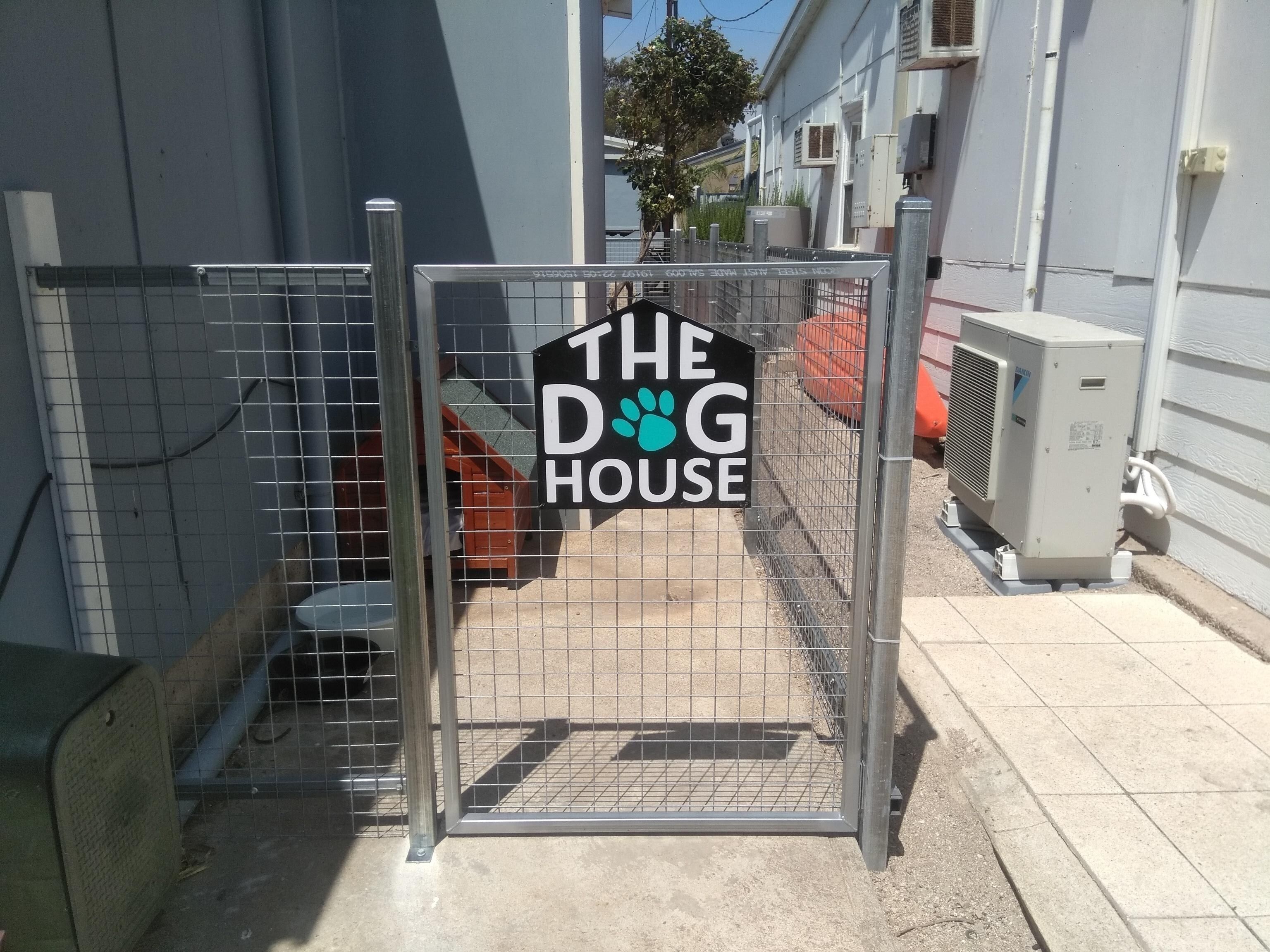 The Only white Beachfront House in pt Broughton - 3 Beds + spa PET Friendly — image 21