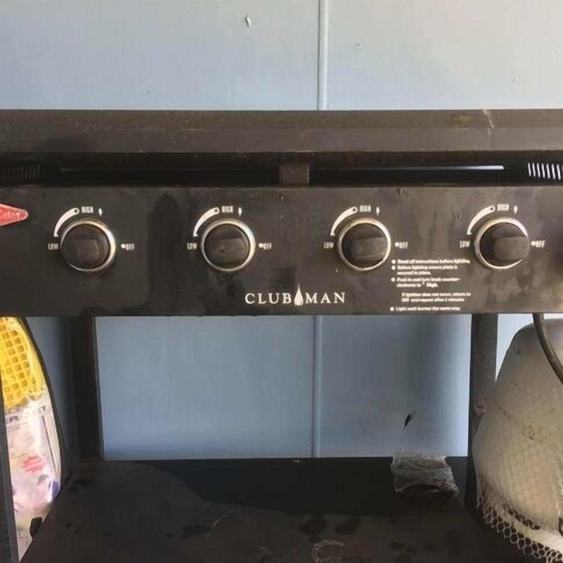 The Only white Beachfront House in pt Broughton - 3 Beds + spa PET Friendly — image 2