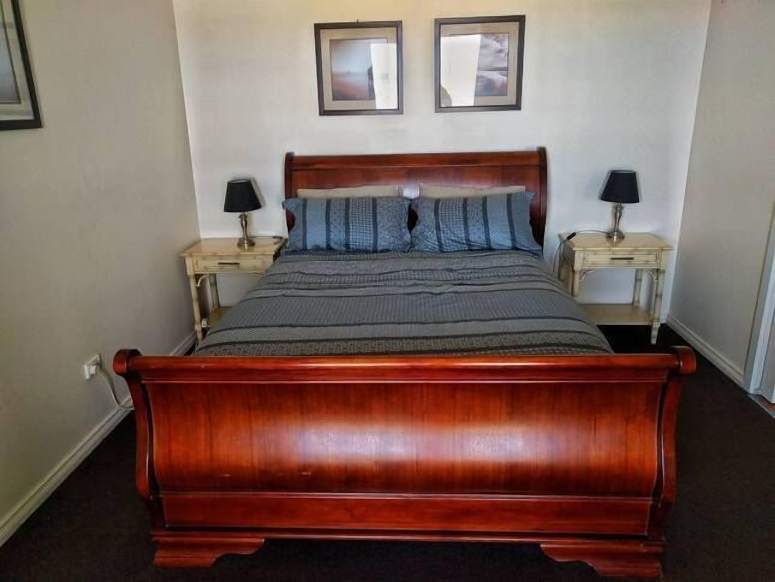 The Only white Beachfront House in pt Broughton - 3 Beds + spa PET Friendly — image 11