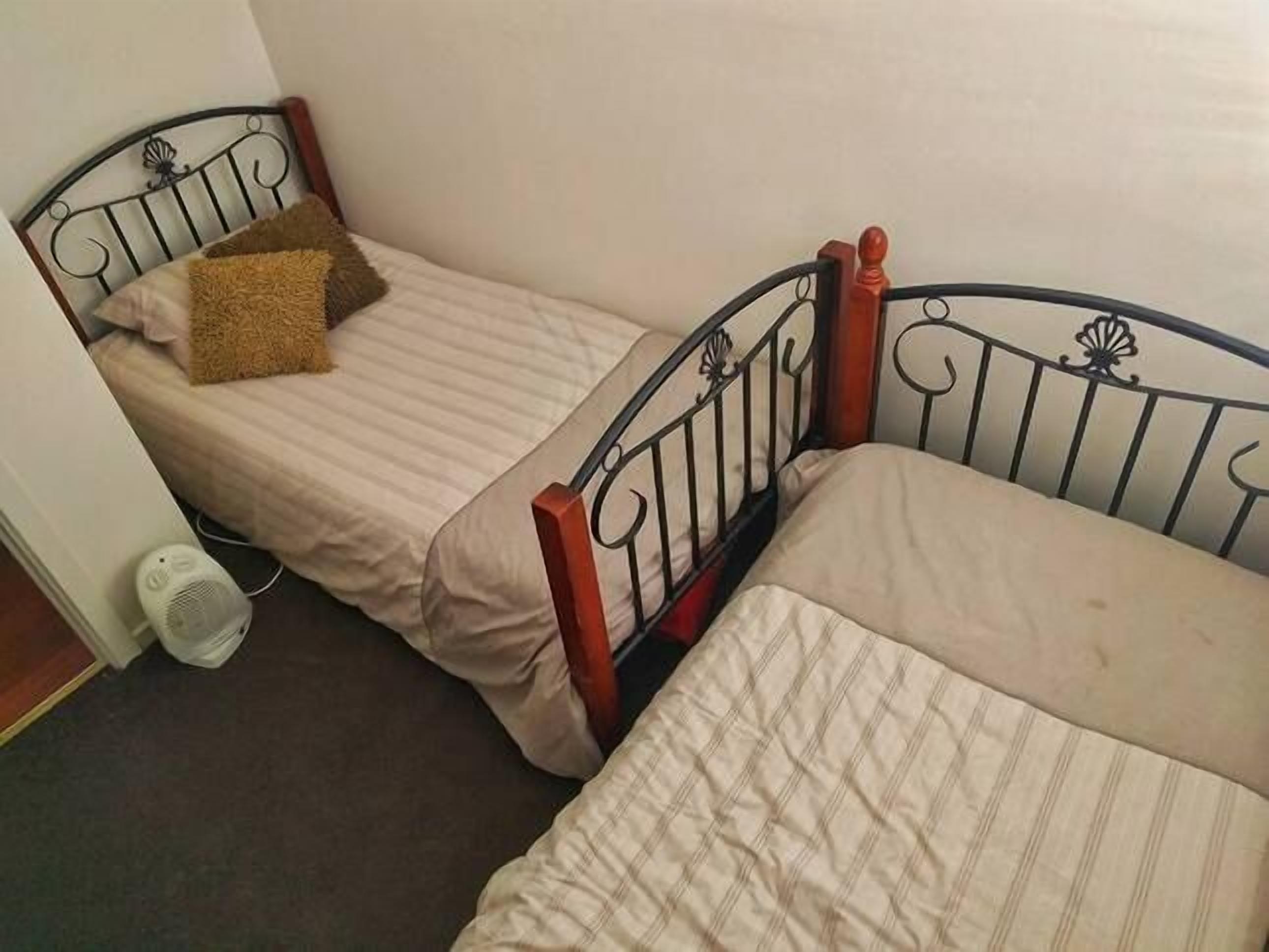 The Only white Beachfront House in pt Broughton - 3 Beds + spa PET Friendly — image 14