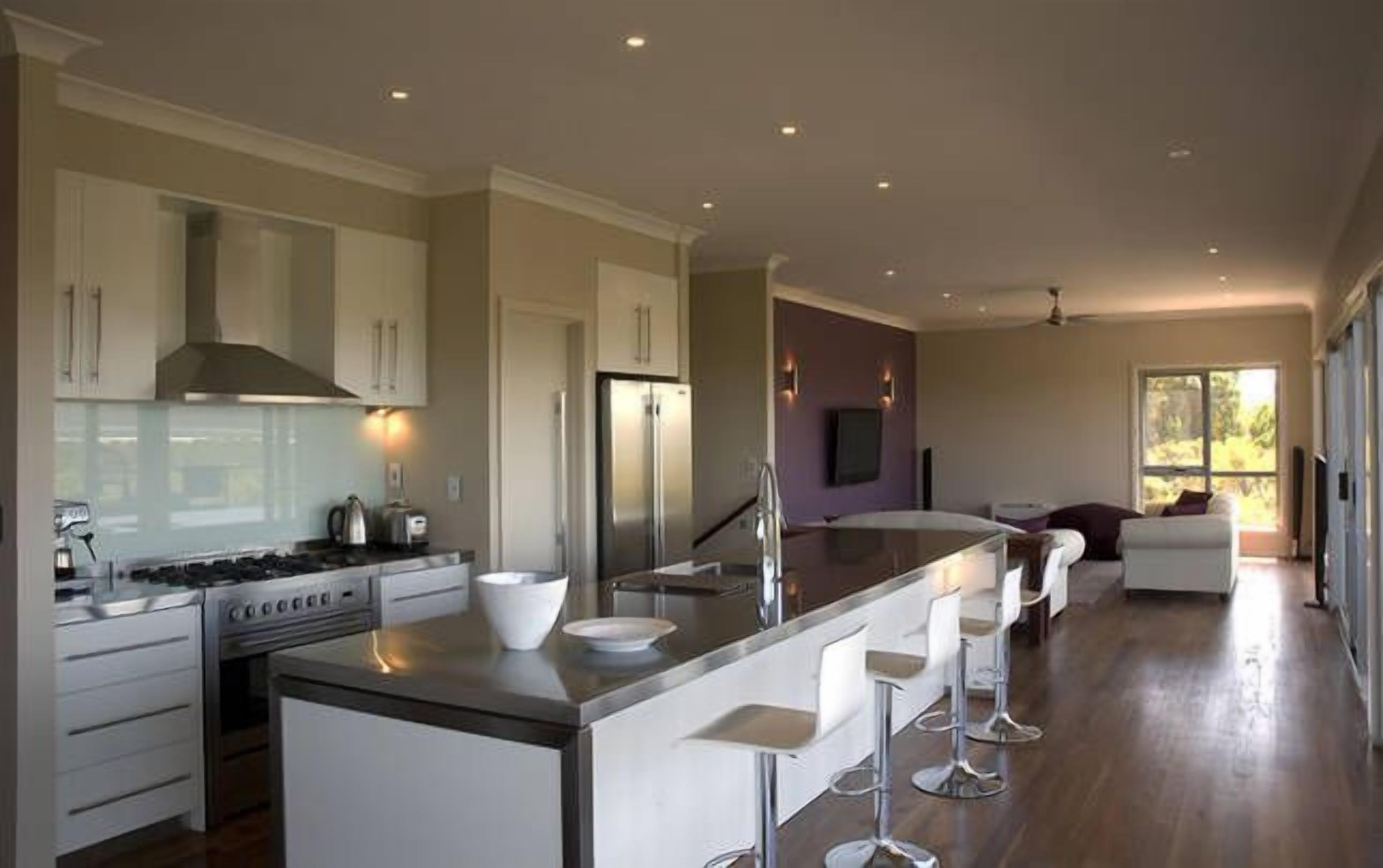 Lagoon House with breathtaking views and only minutes to the beach