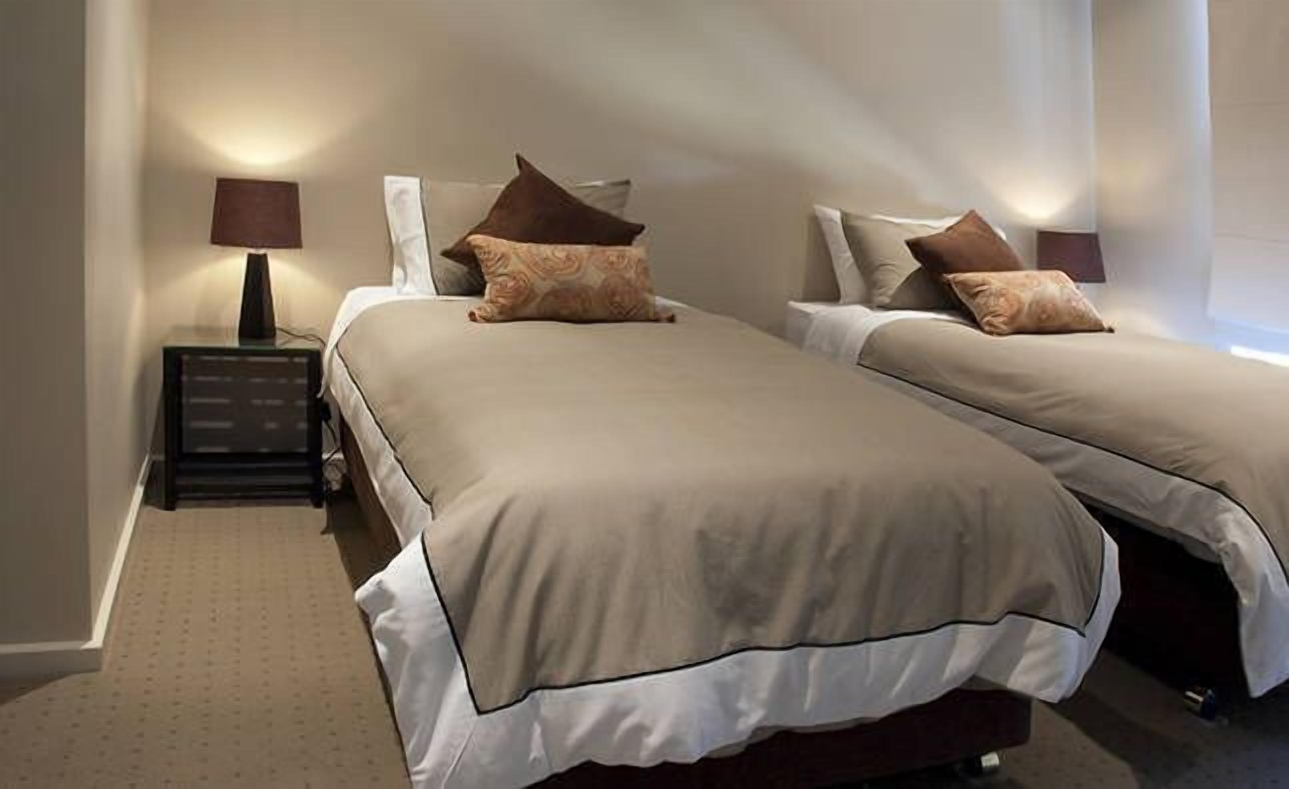 Lagoon House with breathtaking views and only minutes to the beach