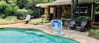 Paradise in the country. Guest house with pool. Pet friendly. No cleaning fees. 