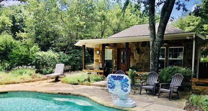 Paradise in the country. Guest house with pool. Pet friendly. No cleaning fees.
