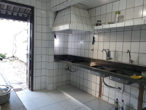 Geladeira, fogão, cooktop, cafeteira/chaleira