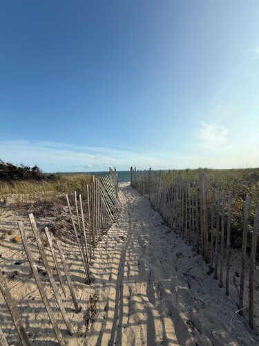 Veden äärellä - askelmat rannalle - 4Br, AC, näkymät Vineyard Soundiin