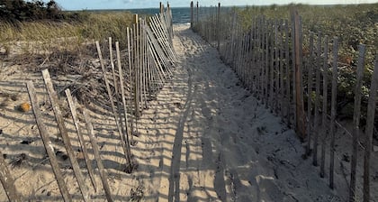 Veden äärellä - askelmat rannalle - 4Br, AC, näkymät Vineyard Soundiin