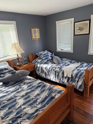 4 bedrooms, iron/ironing board, WiFi