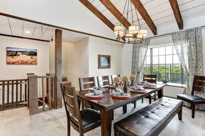 Dining - Great for Traveling professionals? Perfect for longer stays! (Santa Fe)