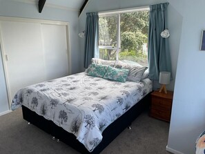 3 bedrooms, travel crib