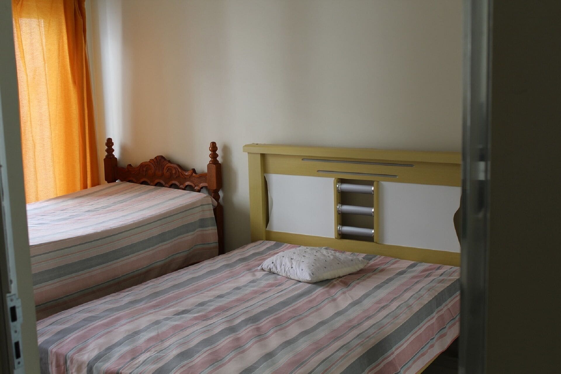 BEAUTIFUL SEA VIEW, FOOT IN THE SAND