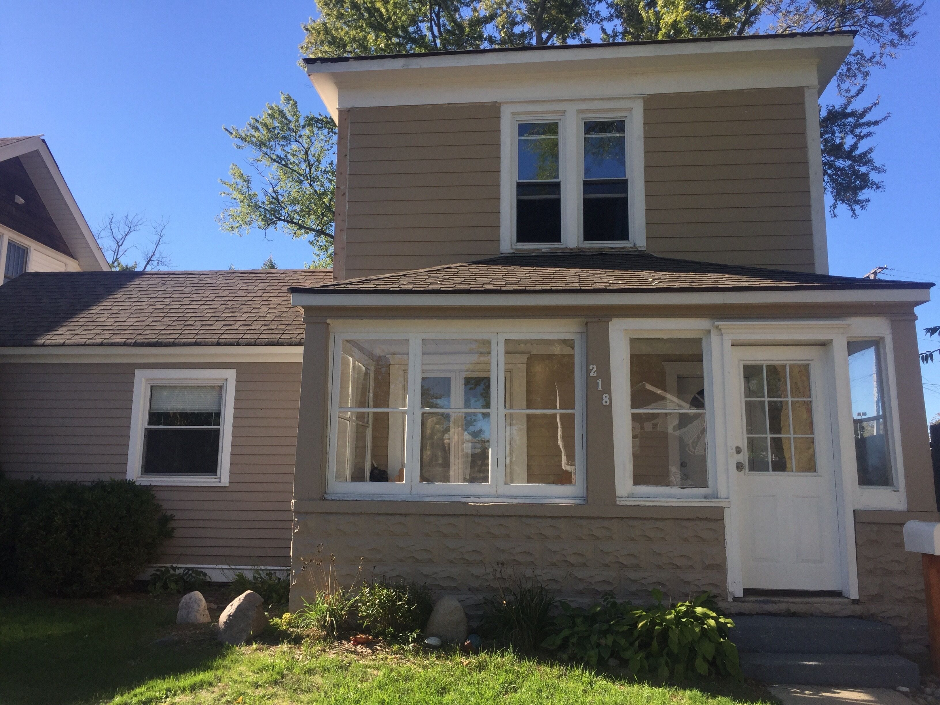 Charming Historic Home in Downtown Howell