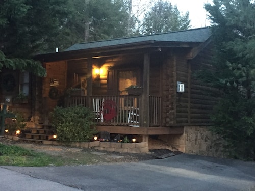 Follow Me to Tennessee! Book now! Plan your fall getaway- few Oct dates remain!