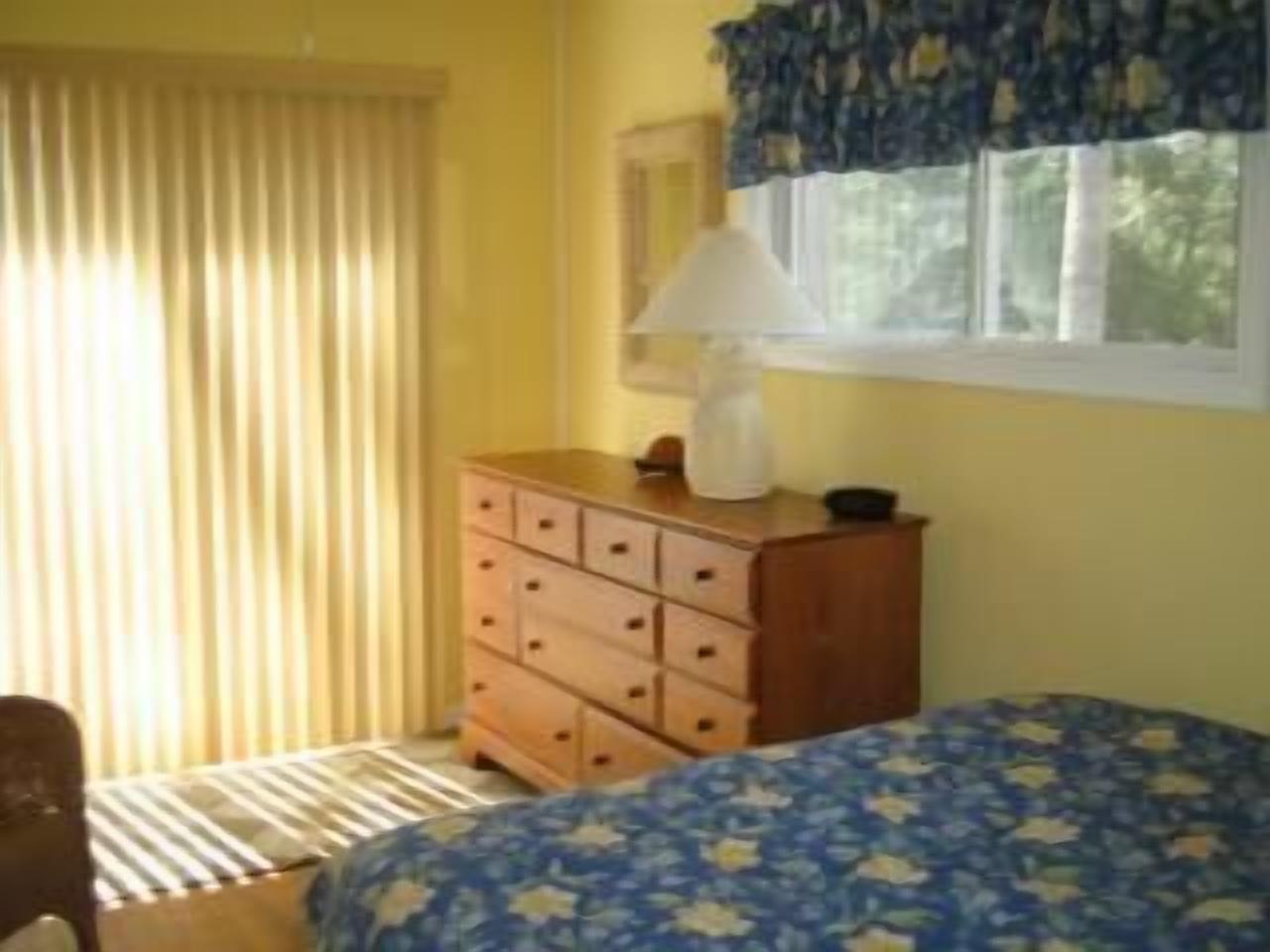 Walk to town & beach; 3 living areas; familyfriendly; pools, tennis, pickle ball