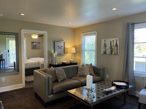 2 habitaciones, tabla de planchar con plancha y cuna de viaje 