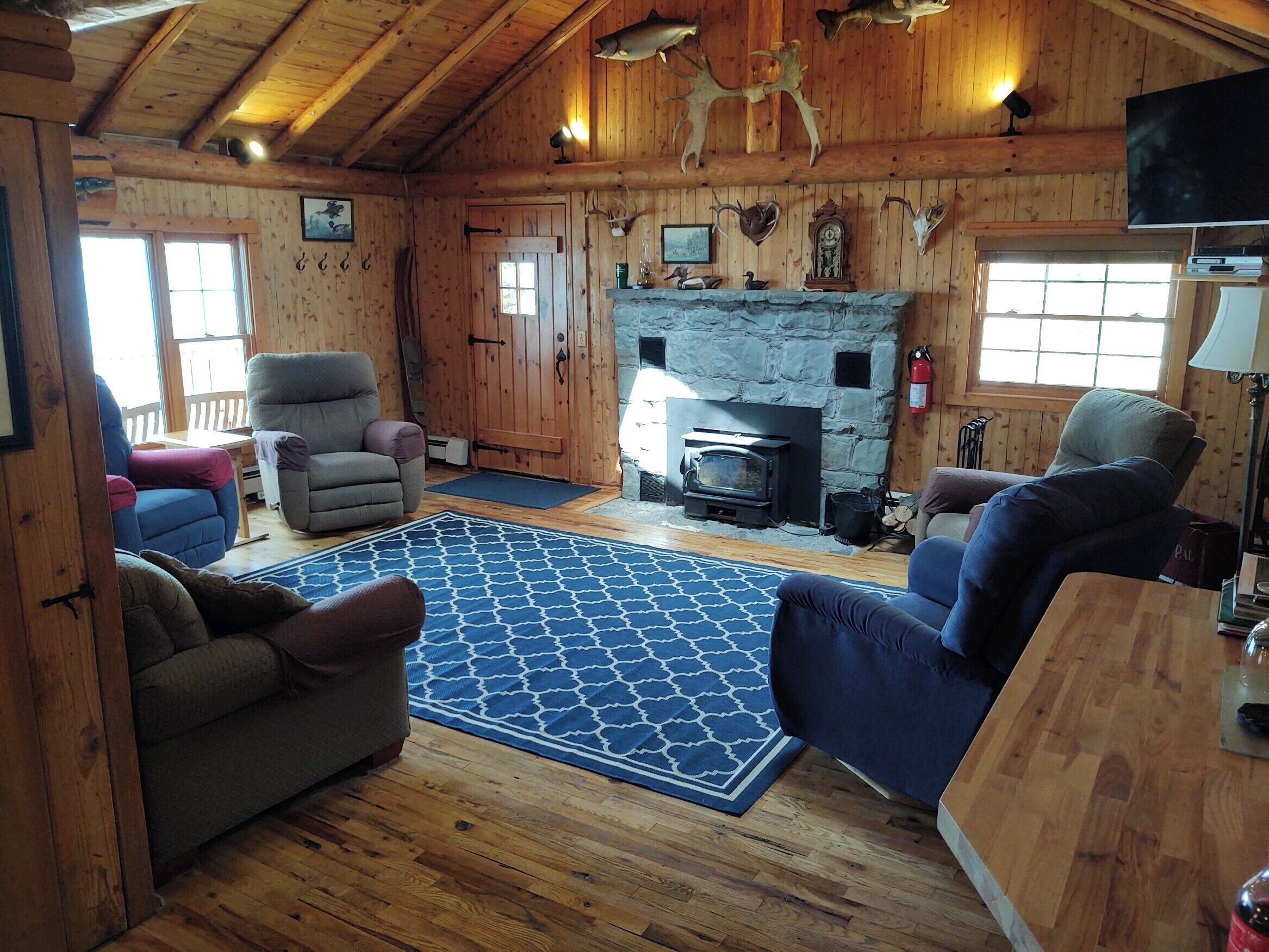 Water Front, Boating, Fishing, Cabin on Burt Lake Michigan-AC installed May 2022