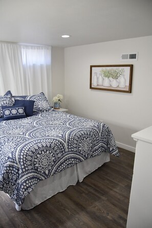 4 bedrooms, iron/ironing board, WiFi, bed sheets