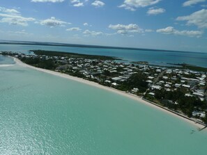Beach nearby - Hide 'N' Sea Spanish Wells Bahamas, Includes Golf Cart, Kayak & Paddle Boards (Spanish Wells)