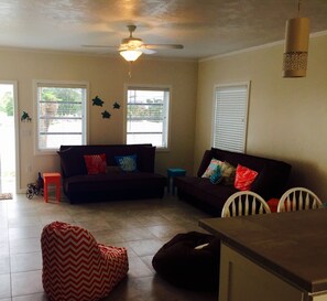 Smart TV - Hide 'N' Sea Spanish Wells Bahamas, Includes Golf Cart, Kayak & Paddle Boards (Spanish Wells)