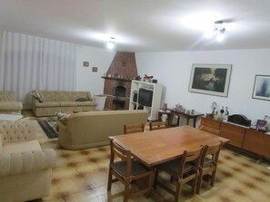 TV, fireplace, ping pong, stereo