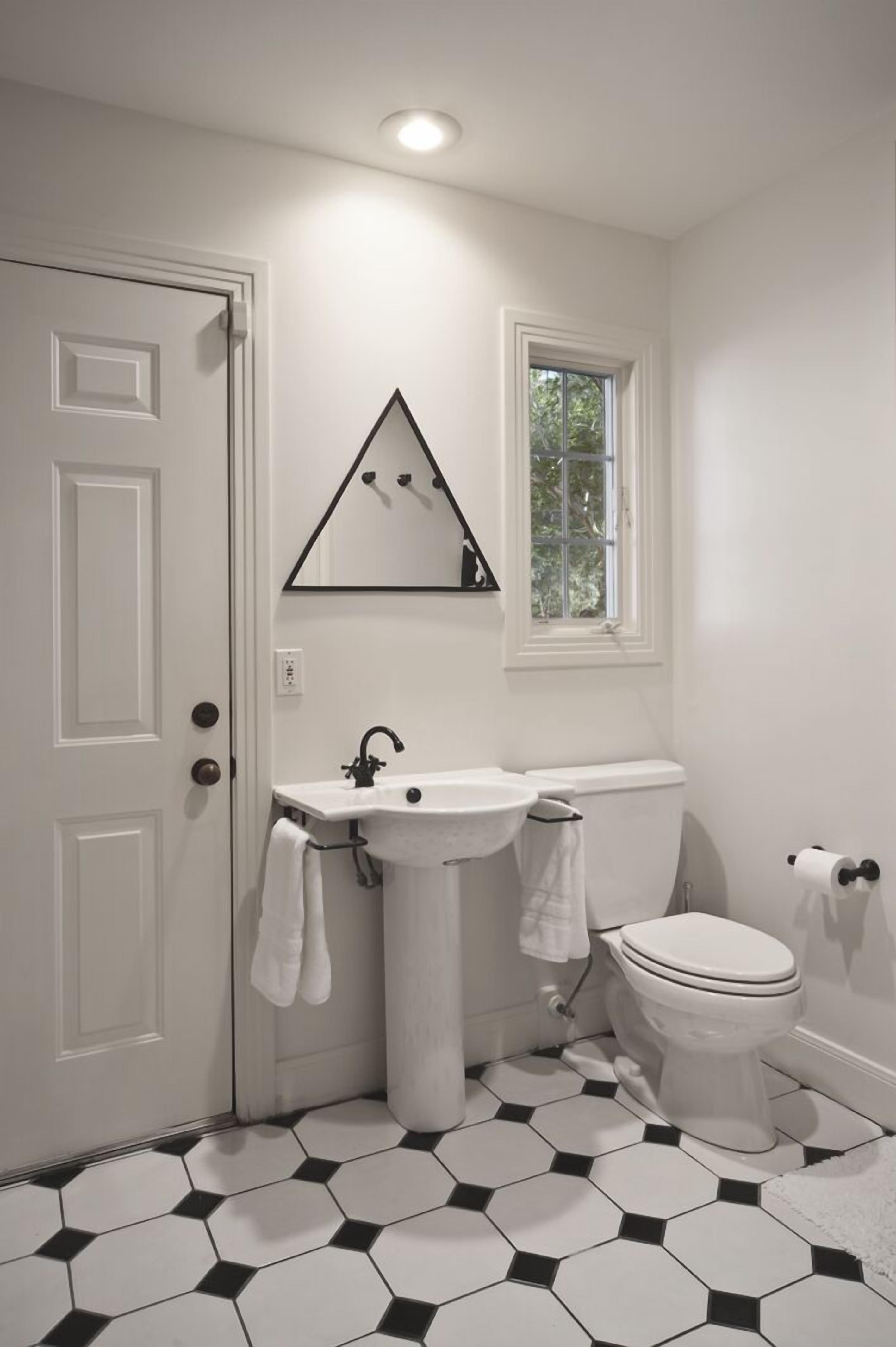 Creek Side Cottage near Lake Austin